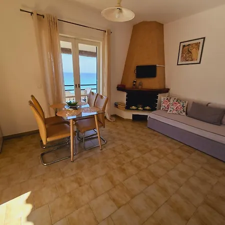 Corfu Menigos 67 アパート